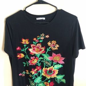 ZARA Embroidered size medium Tee